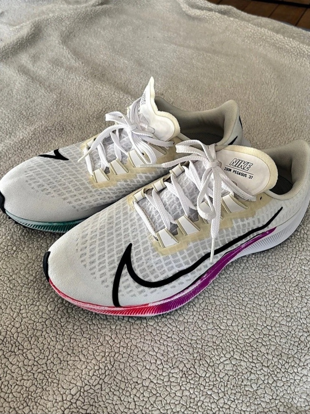 Nike Pegasus Running Shoes in White & Pink